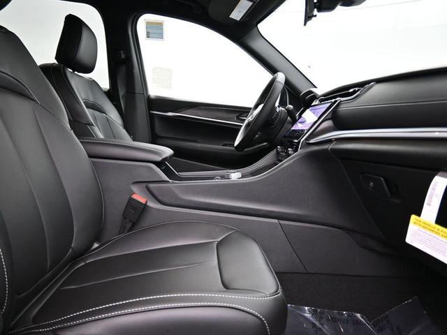 Photo of 2025 Bright White Clearcoat Jeep Grand Cherokee L