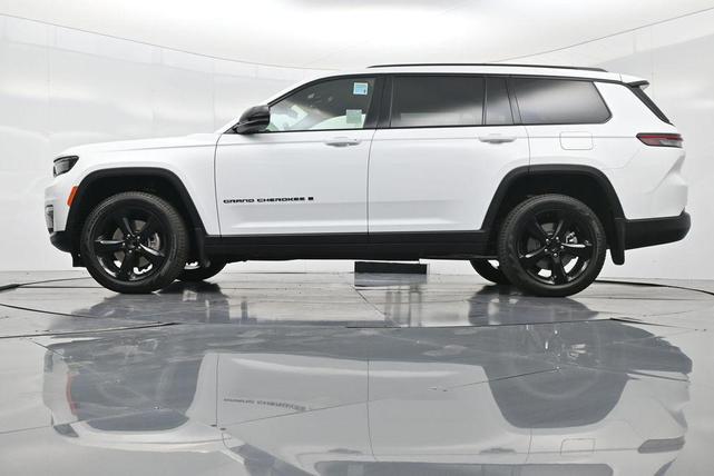 Photo of 2025 Bright White Clearcoat Jeep Grand Cherokee L