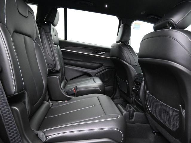 Photo of 2025 Bright White Clearcoat Jeep Grand Cherokee L