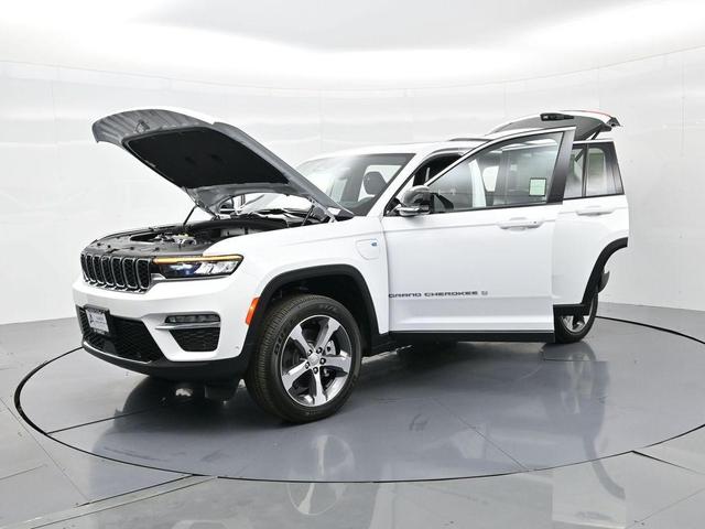 Photo of 2025 Bright White Clearcoat Jeep Grand Cherokee 4xe