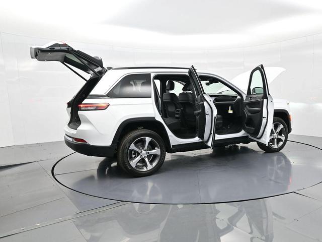 Photo of 2025 Bright White Clearcoat Jeep Grand Cherokee 4xe