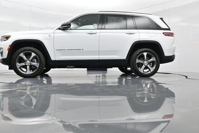 Photo of 2025 Bright White Clearcoat Jeep Grand Cherokee 4xe