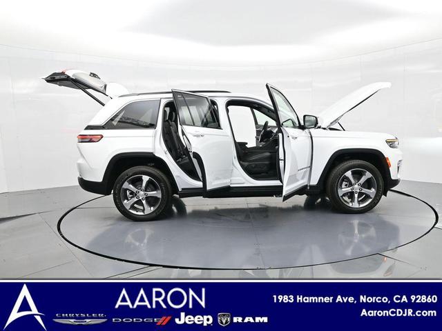 Photo of 2025 Bright White Clearcoat Jeep Grand Cherokee 4xe