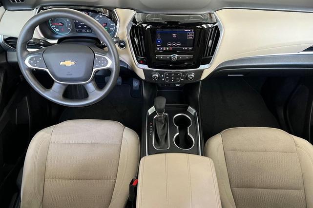 Photo of 2022 Mosaic Black Metallic Chevrolet Traverse