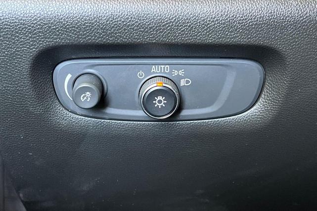 Photo of 2022 Mosaic Black Metallic Chevrolet Traverse