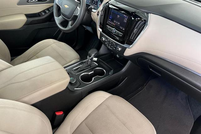 Photo of 2022 Mosaic Black Metallic Chevrolet Traverse