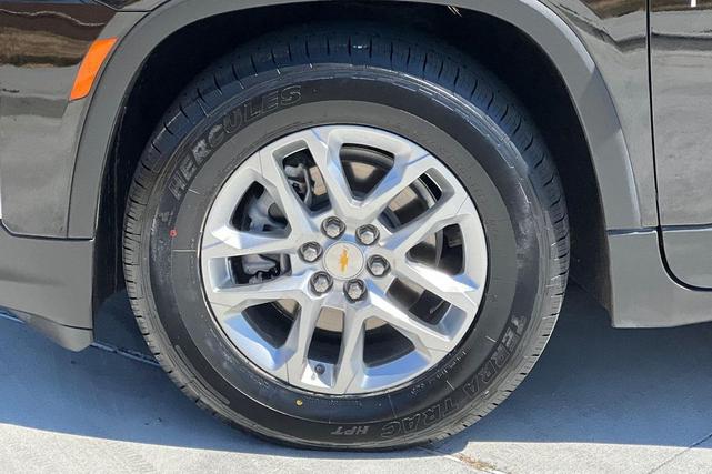 Photo of 2022 Mosaic Black Metallic Chevrolet Traverse