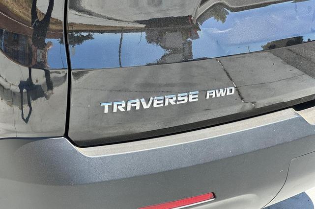 Photo of 2022 Mosaic Black Metallic Chevrolet Traverse