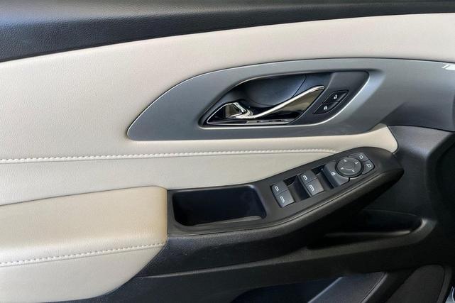 Photo of 2022 Mosaic Black Metallic Chevrolet Traverse