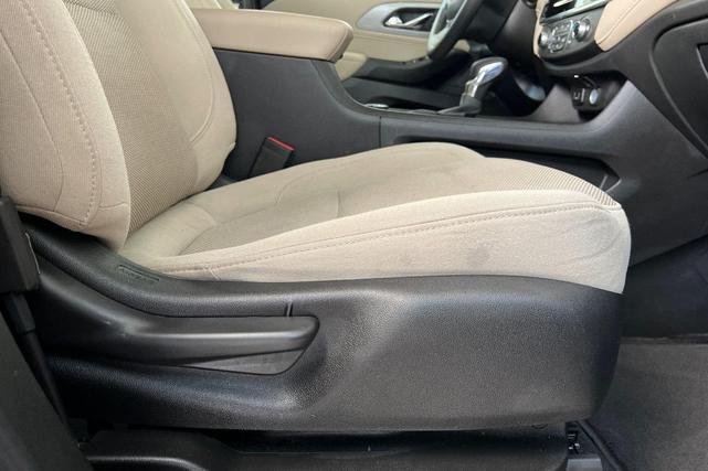 Photo of 2022 Mosaic Black Metallic Chevrolet Traverse