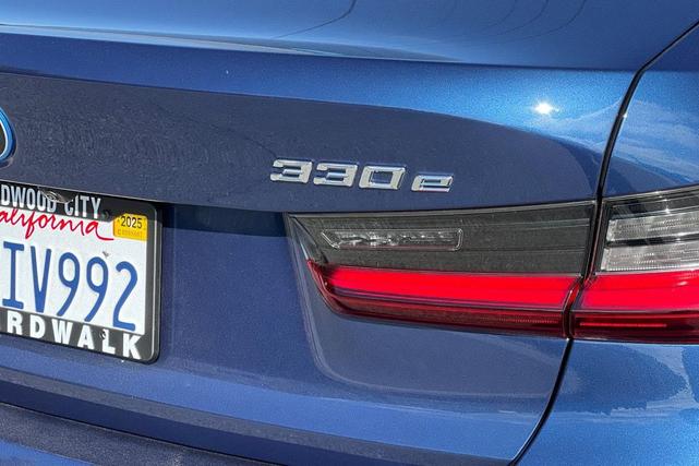 Photo of 2022 Phytonic Blue Metallic BMW 330e