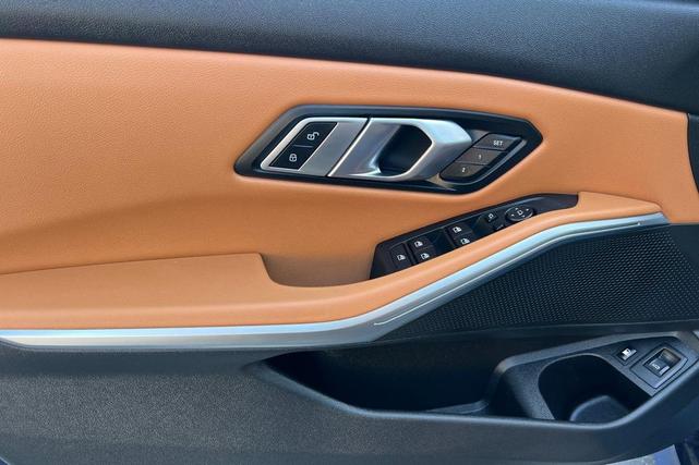 Photo of 2022 Phytonic Blue Metallic BMW 330e