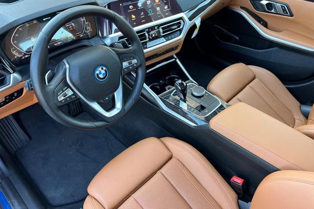 Photo of 2022 Phytonic Blue Metallic BMW 330e