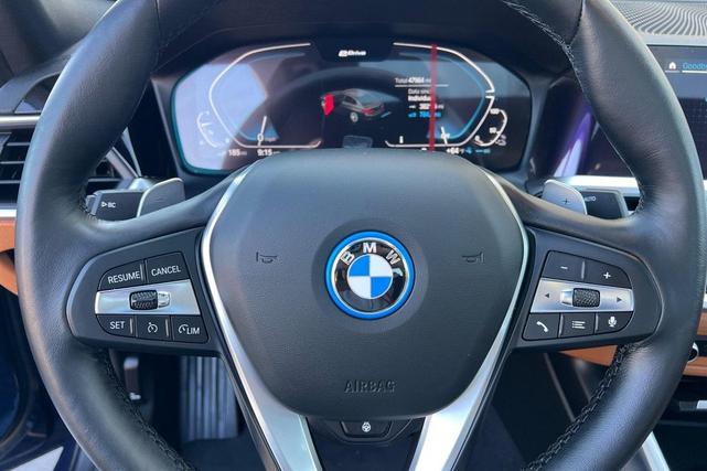 Photo of 2022 Phytonic Blue Metallic BMW 330e