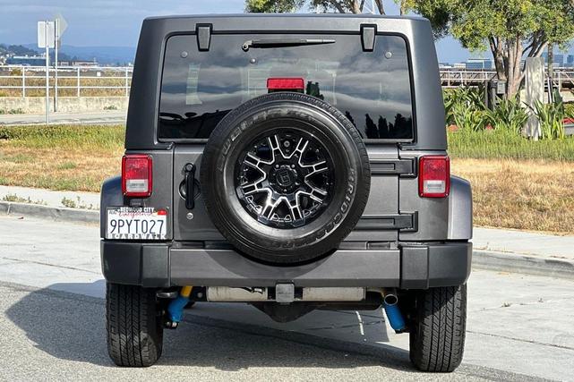 Photo of 2018 Granite Crystal Metallic Clearcoat Jeep Wrangler JK Unlimited