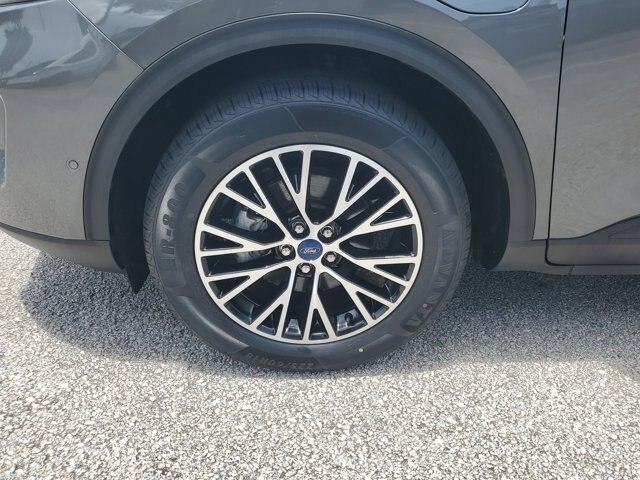 Photo of 2022 CARBONIZED GRAY Ford Escape