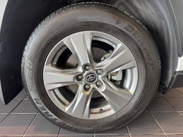 Photo of 2023 Ice Cap Toyota RAV4