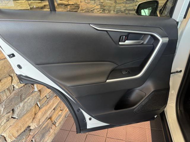 Photo of 2023 Ice Cap Toyota RAV4