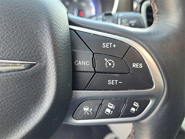 Photo of 2017 White Chrysler Pacifica