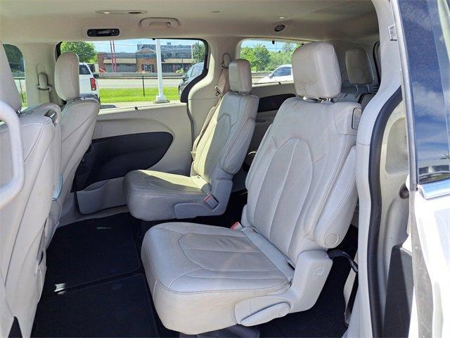 Photo of 2017 White Chrysler Pacifica