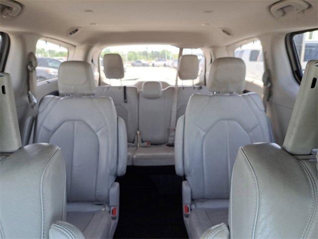 Photo of 2017 White Chrysler Pacifica