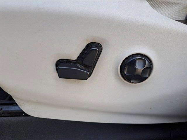Photo of 2017 White Chrysler Pacifica