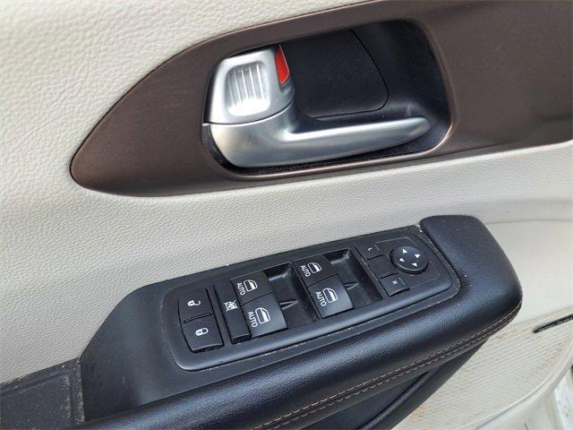 Photo of 2017 White Chrysler Pacifica