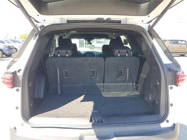 Photo of 2023 Summit White Chevrolet Traverse