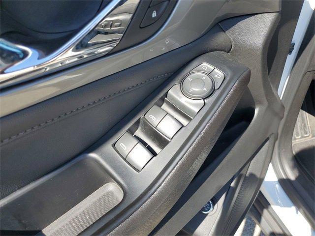 Photo of 2023 Summit White Chevrolet Traverse