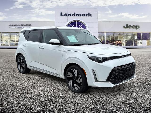 Photo of 2023 White Kia Soul