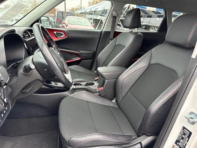 Photo of 2023 White Kia Soul