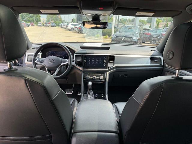 Photo of 2021 Pure Gray Volkswagen Atlas Cross Sport