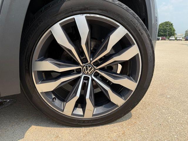 Photo of 2021 Pure Gray Volkswagen Atlas Cross Sport