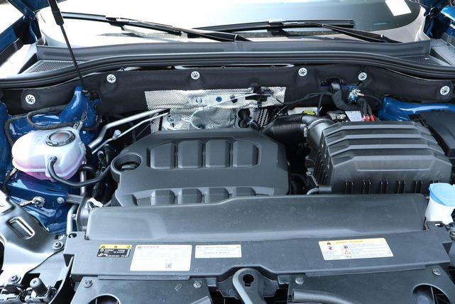 Photo of 2025 Kingfisher Blue Metallic Volkswagen Atlas Cross Sport