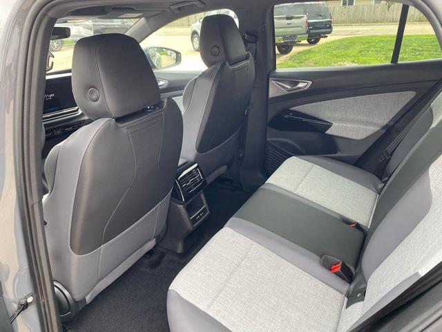 Photo of 2025 pure gray Volkswagen ID.4