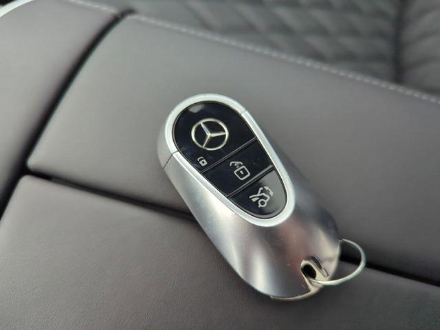 Photo of 2024 MANUFAKTUR Signature Graphite Gray Solid Mercedes-Benz S-Class