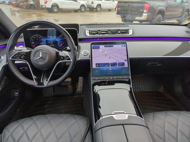 Photo of 2024 MANUFAKTUR Signature Graphite Gray Solid Mercedes-Benz S-Class