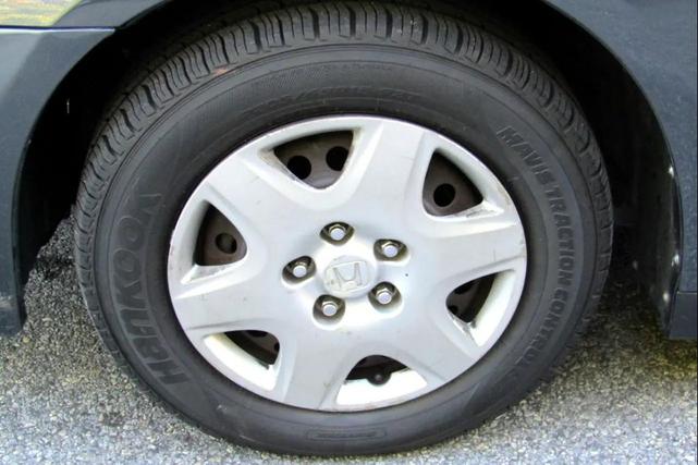 Photo of 2007 Gray Honda Accord
