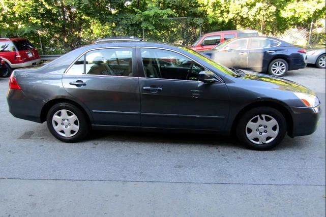 Photo of 2007 Gray Honda Accord
