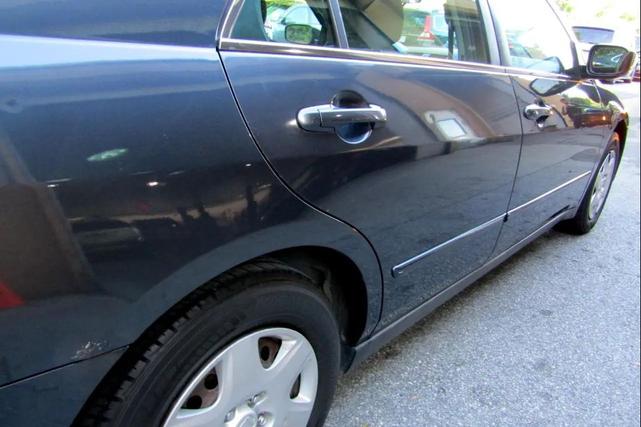 Photo of 2007 Gray Honda Accord
