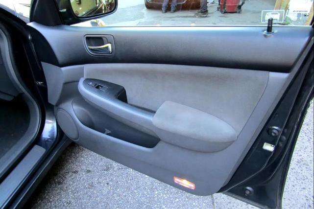 Photo of 2007 Gray Honda Accord