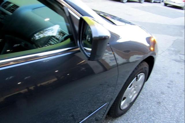Photo of 2007 Gray Honda Accord