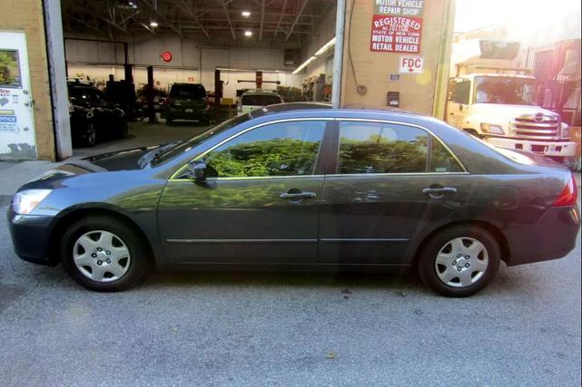 Photo of 2007 Gray Honda Accord