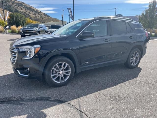 Photo of 2024 Ebony Twilight Metallic GMC Terrain
