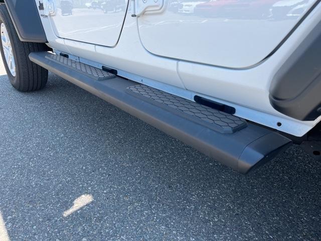 Photo of 2022 Bright White Clearcoat Jeep Wrangler Unlimited