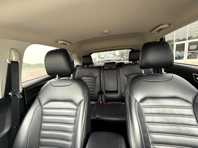 Photo of 2024 White Ford Edge