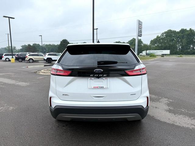 Photo of 2024 White Ford Edge