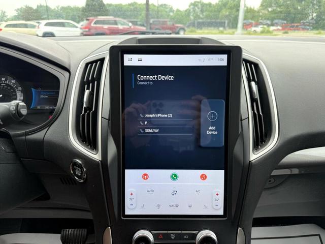 Photo of 2024 White Ford Edge