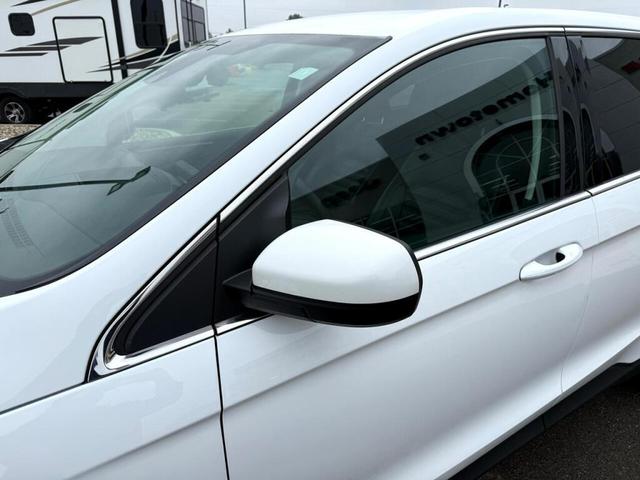 Photo of 2024 White Ford Edge