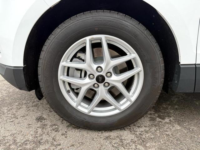 Photo of 2024 White Ford Edge